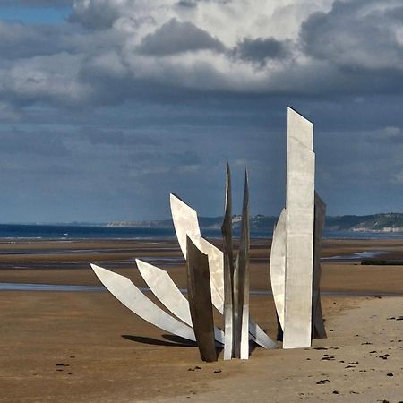 Hotel Le 6 3 Home Port En Bessin エクステリア 写真