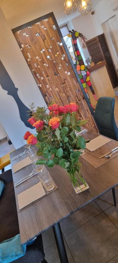 Hotel Le 6 3 Home Port En Bessin エクステリア 写真