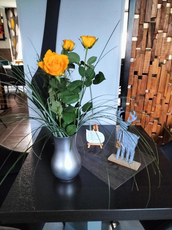 Hotel Le 6 3 Home Port En Bessin エクステリア 写真