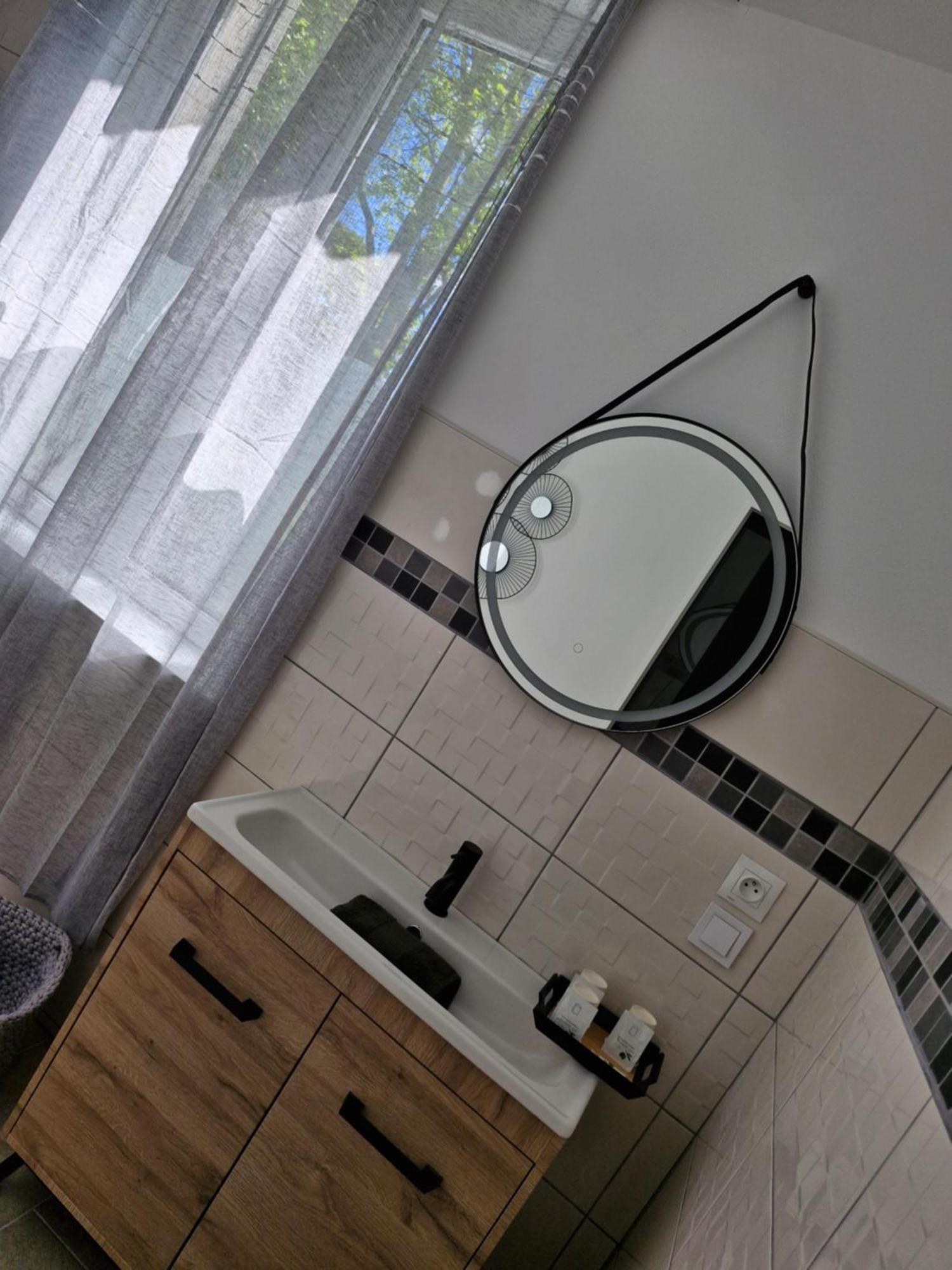 Hotel Le 6 3 Home Port En Bessin エクステリア 写真