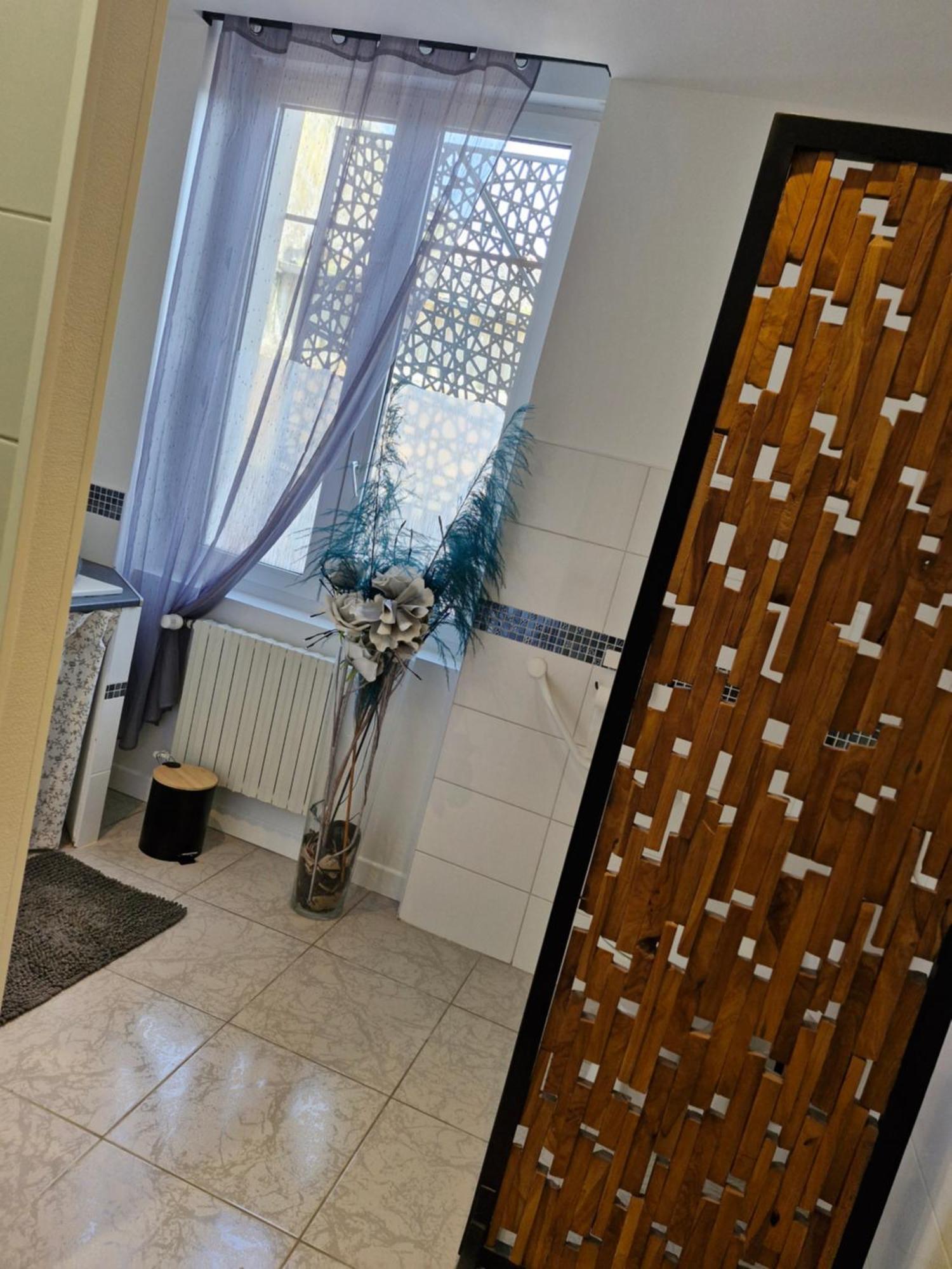 Hotel Le 6 3 Home Port En Bessin エクステリア 写真