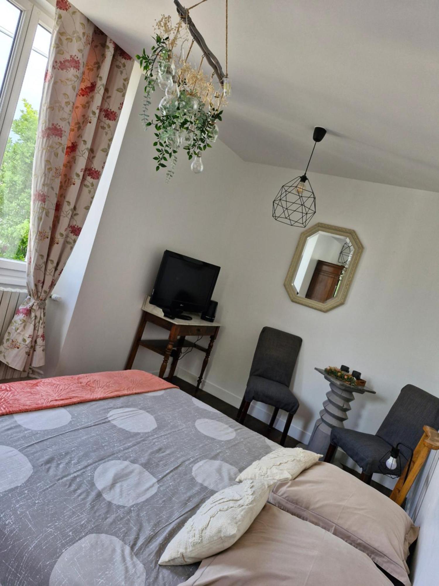 Hotel Le 6 3 Home Port En Bessin エクステリア 写真